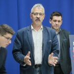 Spotkanie "Porozmawiajmy o najważniejszych sprawach dla Kielc". Prezentacja kandydatów na radnych PiS z okręgu nr 2 w Kielcach. Na zdjęciu: Tadeusz Kozior / Marzena Mąkosa / Radio Kielce