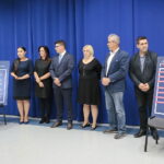 Spotkanie "Porozmawiajmy o najważniejszych sprawach dla Kielc". Prezentacja kandydatów na radnych PiS z okręgu nr 2 w Kielcach. Na zdjęciu (od lewej): Barbara Słapek, Monika Słoniewska, Marcin Stępniewski, Jolanta Cichosz, Tadeusz Kozior i Leszek Zbroszczyk-Rylski / Marzena Mąkosa / Radio Kielce