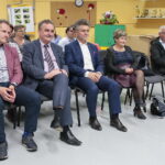 Spotkanie "Porozmawiajmy o najważniejszych sprawach dla Kielc". Prezentacja kandydatów na radnych PiS z okręgu nr 2 w Kielcach. Na zdjęciu (od lewej): Dariusz Kozak - radny PiS, Wojciech Lubawski - prezydent Kielc i Krzysztof Słoń - senator RP / Marzena Mąkosa / Radio Kielce