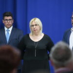 Spotkanie "Porozmawiajmy o najważniejszych sprawach dla Kielc". Prezentacja kandydatów na radnych PiS z okręgu nr 2 w Kielcach. Na zdjęciu (od lewej): Marcin Stępniewski, Jolanta Cichosz, Tadeusz Kozior / Marzena Mąkosa / Radio Kielce