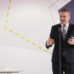 Podpisanie umowy dotyczącej zawiązania konsorcjum pomiędzy Głównym Urzędem Miar i Politechniką Świętokrzyską. Na zdjęciu: Wojciech Lubawski - prezydent Kielc / Marzena Mąkosa / Radio Kielce