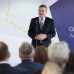 Podpisanie umowy dotyczącej zawiązania konsorcjum pomiędzy Głównym Urzędem Miar i Politechniką Świętokrzyską. Na zdjęciu: Wojciech Lubawski - prezydent Kielc / Marzena Mąkosa / Radio Kielce