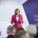 Podpisanie umowy dotyczącej zawiązania konsorcjum pomiędzy Głównym Urzędem Miar i Politechniką Świętokrzyską. Na zdjęciu: Anna Krupka - poseł PiS / Marzena Mąkosa / Radio Kielce