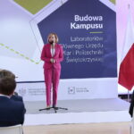 Podpisanie umowy dotyczącej zawiązania konsorcjum pomiędzy Głównym Urzędem Miar i Politechniką Świętokrzyską. Na zdjęciu: Anna Krupka - poseł PiS / Marzena Mąkosa / Radio Kielce