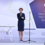Podpisanie umowy dotyczącej zawiązania konsorcjum pomiędzy Głównym Urzędem Miar i Politechniką Świętokrzyską. Na zdjęciu: minister Jadwiga Emilewicz / Marzena Mąkosa / Radio Kielce