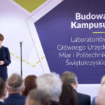 Podpisanie umowy dotyczącej zawiązania konsorcjum pomiędzy Głównym Urzędem Miar i Politechniką Świętokrzyską. Na zdjęciu: minister Jadwiga Emilewicz / Marzena Mąkosa / Radio Kielce