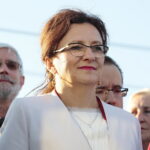 Odsłonięcie tablicy poświęconej wicepremierowi Przemysławowi Gosiewskiemu. Wojewoda Agata Wojtyszek / Marzena Mąkosa / Radio Kielce