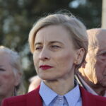 Odsłonięcie tablicy poświęconej wicepremierowi Przemysławowi Gosiewskiemu. Beata Gosiewska - żona Przemysława Gosiewskiego i europoseł do Parlamentu Europejskiego / Marzena Mąkosa / Radio Kielce