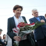 Odsłonięcie tablicy poświęconej wicepremierowi Przemysławowi Gosiewskiemu. Złożenie kwiatów / Marzena Mąkosa / Radio Kielce