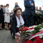 Odsłonięcie tablicy poświęconej wicepremierowi Przemysławowi Gosiewskiemu. Złożenie kwiatów / Marzena Mąkosa / Radio Kielce