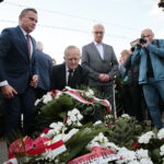 Odsłonięcie tablicy poświęconej wicepremierowi Przemysławowi Gosiewskiemu. Złożenie kwiatów / Marzena Mąkosa / Radio Kielce