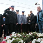 Odsłonięcie tablicy poświęconej wicepremierowi Przemysławowi Gosiewskiemu. Złożenie kwiatów / Marzena Mąkosa / Radio Kielce