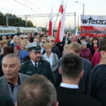 Odsłonięcie tablicy poświęconej wicepremierowi Przemysławowi Gosiewskiemu. Na zdjęciu (od lewej): Bartłomiej Dorywalski - doradca wojewody, Mariusz Gosek - dyrektor biura parlamentarnego posła Zbigniewa Ziobry i senatora Jacka Włosowicza i wojewoda Agata Wojtyszek  / Marzena Mąkosa / Radio Kielce