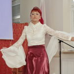 Otwarcie nowo wyremontowanych pomieszczeń warsztatów terapii zajęciowej w DPS im. Św. Brata Alberta przy ul. Żeromskiego. Występy kobiet mieszkających w ośrodku / Marzena Mąkosa / Radio Kielce