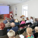 Otwarcie nowo wyremontowanych pomieszczeń warsztatów terapii zajęciowej w DPS im. Św. Brata Alberta przy ul. Żeromskiego. Występy kobiet mieszkających w ośrodku / Marzena Mąkosa / Radio Kielce