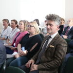 Otwarcie nowo wyremontowanych pomieszczeń warsztatów terapii zajęciowej w DPS im. Św. Brata Alberta przy ul. Żeromskiego. Na zdjęciu po prawej: Krzysztof Słoń - senator RP / Marzena Mąkosa / Radio Kielce