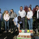 Konferencja Wojciecha Lubawskiego, prezydenta Kielc w ogrodzie działkowym Magnolia. Od lewej: Robert Siejka, Wioletta Mastalerz, Patrycja Jedynak, Mariusz Olszewski, Wojciech Lubaski - prezydent Kielc, Sylwia Cedro-Kaczmarczyk, Tomasz Bracichowicz / Marzena Mąkosa / Radio Kielce