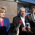 Konferencja prasowa PiS. Na zdjęciu (od lewej): Anna Krupka - poseł PiS, Krzysztof Lipiec - poseł PiS i Krzysztof Słoń - senator RP / Marzena Mąkosa / Radio Kielce