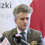 Podpisanie umów na  remont dróg i wręczenie rządowych promes. Na zdjęciu: Krzysztof Słoń - senator RP / Marzena Mąkosa / Radio Kielce