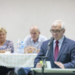 Spotkanie prezydenta Kielc, Wojciecha Lubawskiego z mieszkańcami. Przemawia Witold Borowiec - radny / Marzena Mąkosa / Radio Kielce