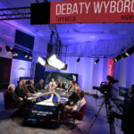 Radio Kielce i TVP3 Kielce. Debata o regionie. Kandydaci do sejmiku województwa świętokrzyskiego. Na zdjęciu (od lewej): Jan Cieślak - komitet wyborczy Wolni i Solidarni, Mateusz Iwan - komitet wyborczy wyborców Wolność w samorządzie, Artur Stefański - komitet wyborczy Partii Razem, Ryszard Białacki - reprezentujący komitet wyborczy SLD Lewica Razem, Janusz Koza - reprezentujący komitet wyborczy PiS, Beata Oleś - TVP3 Kielce, Paweł Solarz -Radio Kielce, Tomasz Szwarc - komitet wyborczy wyborców Bezpartyjni Samorządowcy, Danuta Papaj - komitet wyborczy wyborców Projekt Świętokrzyskie Bogdana Wenty, Grzegorz Gałuszka - komitet wyborczy Polskiego Stronnictwa Ludowego, Małgorzata Zamojska - komitet wyborczy Ruch Narodowy RP, Lucjan Pietrzczyk - komitet wyborczy Koalicja Obywatelska, Magdalena Fogiel - Litwinek - komitet wyborczy Kukiz'15 / Marzena Mąkosa / Radio Kielce