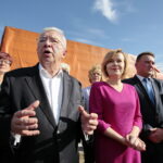 Konferencja prasowa PiS. Na zdjęciu (od lewej): Krzysztof Lipiec - poseł PiS, Anna Krupka - poseł PiS i Wojciech Bugaj - kandydat na wójta Miedzianej Góry / Marzena Mąkosa / Radio Kielce