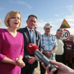 Konferencja prasowa PiS. Na zdjęciu (od lewej): Anna Krupka - poseł PiS i Wojciech Bugaj - kandydat na wójta Miedzianej Góry / Marzena Mąkosa / Radio Kielce