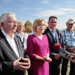 Konferencja prasowa PiS. Na zdjęciu (od lewej): Krzysztof Lipiec - poseł PiS, Anna Krupka - poseł PiS i Wojciech Bugaj - kandydat na wójta Miedzianej Góry / Marzena Mąkosa / Radio Kielce