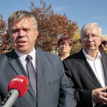 Konferencja prasowa PiS. Na zdjęciu (od lewej): Mieczysław Gębski - radny i Krzysztof Lipiec - poseł PiS / Marzena Mąkosa / Radio Kielce