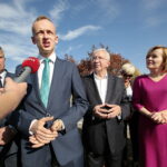 Konferencja prasowa PiS. Przemawia Karol Traczyński - kandydat na radnego. Na zdjęciu (od lewej): Mieczysław Gębski - radny, Karol Traczyński - kandydat na radnego, Krzysztof Lipiec - poseł PiS i Anna Krupka - poseł PiS  / Marzena Mąkosa / Radio Kielce