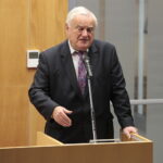 I Ogólnopolska Konferencja Naukowa "Działalność gospodarcza w dobie przemian - aspekty prawne, ekonomiczne i etycznye". Na zdjęciu: prof. zw. dr hab. Jerzy Jaskiernia - dziekan Wydziału Prawa, Administracji i Zarządzania Uniwersytetu Jana Kochanowskiego w Kielcach / Marzena Mąkosa / Radio Kielce