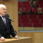 I Ogólnopolska Konferencja Naukowa "Działalność gospodarcza w dobie przemian - aspekty prawne, ekonomiczne i etycznye". Na zdjęciu: prof. zw. dr hab. Jerzy Jaskiernia - dziekan Wydziału Prawa, Administracji i Zarządzania Uniwersytetu Jana Kochanowskiego w Kielcach / Marzena Mąkosa / Radio Kielce