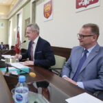 Uroczysta, pożegnalna sesja kieleckiej rady miasta w ratuszu. Podsumowanie działalności samorządu Kielc w kadencji 2014 – 2018. Na zdjęciu (od lewej): Dariusz Kozak - Przewodniczący Rady Miasta Kielce i Robert Siejka - Wiceprzewodniczący Rady Miasta Kielce / Marzena Mąkosa / Radio Kielce