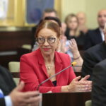 Uroczysta, pożegnalna sesja kieleckiej rady miasta w ratuszu. Podsumowanie działalności samorządu Kielc w kadencji 2014 – 2018. Na zdjęciu: Marianna Noworycka-Gniatkowska - Przewodnicząca Komisji Rodziny i Polityki Społecznej Rady Miasta Kielce / Marzena Mąkosa / Radio Kielce