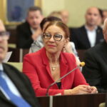 Uroczysta, pożegnalna sesja kieleckiej rady miasta w ratuszu. Podsumowanie działalności samorządu Kielc w kadencji 2014 – 2018. Na zdjęciu: Marianna Noworycka-Gniatkowska - Przewodnicząca Komisji Rodziny i Polityki Społecznej Rady Miasta Kielce / Marzena Mąkosa / Radio Kielce