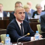 Uroczysta, pożegnalna sesja kieleckiej rady miasta w ratuszu. Podsumowanie działalności samorządu Kielc w kadencji 2014 – 2018. Na zdjęciu: Piotr Kisiel - Piotr Kisiel - Przewodniczący Komisji Rewizyjnej Rady Miasta Kielce / Marzena Mąkosa / Radio Kielce