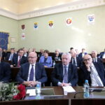 Uroczysta, pożegnalna sesja kieleckiej rady miasta w ratuszu. Podsumowanie działalności samorządu Kielc w kadencji 2014 – 2018. Na zdjęciu (od lewej): Wojciech Lubawski - prezydent Kielc, Czesław Gruszewski - zastępca prezydenta, Tadeusz Sayor - zastępca prezydenta i Andrzej Sygut - zastępca prezydenta / Marzena Mąkosa / Radio Kielce