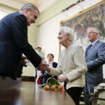 Uroczysta, pożegnalna sesja kieleckiej rady miasta w ratuszu. Podsumowanie działalności samorządu Kielc w kadencji 2014 – 2018. Na zdjęciu po lewej Wojciech Lubawski - prezydent Kielc  / Marzena Mąkosa / Radio Kielce