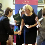 Stypendia Andrzeja Radka. Stypendium dostaje Anna Agatowska - uczennica klasy trzeciej IV Liceum Ogólnokształcącego w Kielcach / Marzena Mąkosa / Radio Kielce