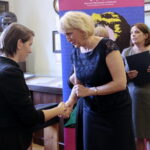 Stypendia Andrzeja Radka. Stypendium dostaje Anna Agatowska - uczennica klasy trzeciej IV Liceum Ogólnokształcącego w Kielcach / Marzena Mąkosa / Radio Kielce