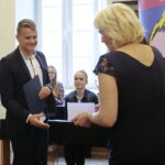 Stypendia Andrzeja Radka. Stypendium odbiera Tomasz Kałuża - uczeń klasy drugiej Technikum nr 6 w Zespole Szkół nr 8 w Nowej Słupi / Marzena Mąkosa / Radio Kielce