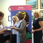 Stypendia Andrzeja Radka. Stypendium odbiera Patrycja Łuszczek - uczennica klasy trzeciej II Liceum Ogólnokształcącego w Zespole Szkół Ponadgimnazjalnych im. Hetmana Stefana Czarnieckiego we Włoszczowie / Marzena Mąkosa / Radio Kielce