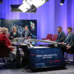 Radio Kielce i TVP3 Kielce. Debata o regionie. Kandydaci do sejmiku województwa świętokrzyskiego. Na zdjęciu (od lewej):  Jadwiga Szewczyk - komitet wyborczy Kukiz'15, Beata Oleś - TVP3 Kielce, Paweł Solarz - Radio Kielce, Piotr Żyłka - komitet wyborczy Wolność w samorządzie, Arkadiusz Bąk - komitet wyborczy Polskiego Stronnictwa Ludowego, Paweł Zalewski - komitet wyborczy Koalicji Obywatelskiej / Marzena Mąkosa / Radio Kielce