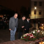 34. rocznica śmierci błogosławionego księdza Jerzego Popiełuszki. Kwiaty składają: radny Tomasz Bogucki prezydent Kielc Wojciech Lubawski i Mariusz Olszewski / Marzena Mąkosa / Radio Kielce