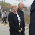 Uroczystość nadania Szkole Podstawowej z Oddziałami Dwujęzycznymi w Bolminie imienia Świętego Jana Pawła II. Na zdjęciu: Małgorzata Markiewicz - dyrektor szkoły  / Marzena Mąkosa / Radio Kielce