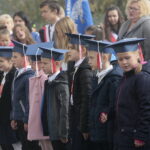 Uroczystość nadania Szkole Podstawowej z Oddziałami Dwujęzycznymi w Bolminie imienia Świętego Jana Pawła II / Marzena Mąkosa / Radio Kielce