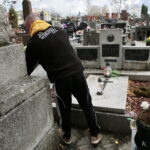 Sprzątanie cmentarzy / Marzena Mąkosa / Radio Kielce