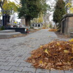 Sprzątanie cmentarzy / Marzena Mąkosa / Radio Kielce