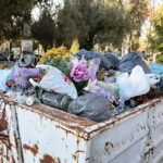 Kontenery przy cmentarzach / Marzena Mąkosa / Radio Kielce