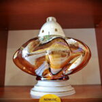 Przygotowania na Wszystkich Świętych. Znicze. Znicz Sułtan P. Waga 280g. Czas palenia 56 godzin. Cena - 24,13zł / Marzena Mąkosa / Radio Kielce